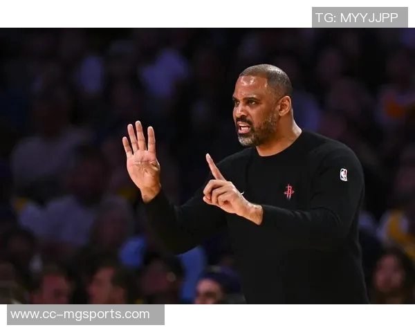 乌度卡称赞申京传球能力提升决策速度显著加快助力球队表现 乌度卡称赞申京传球能力提升决策速度显著加快助力球队表现