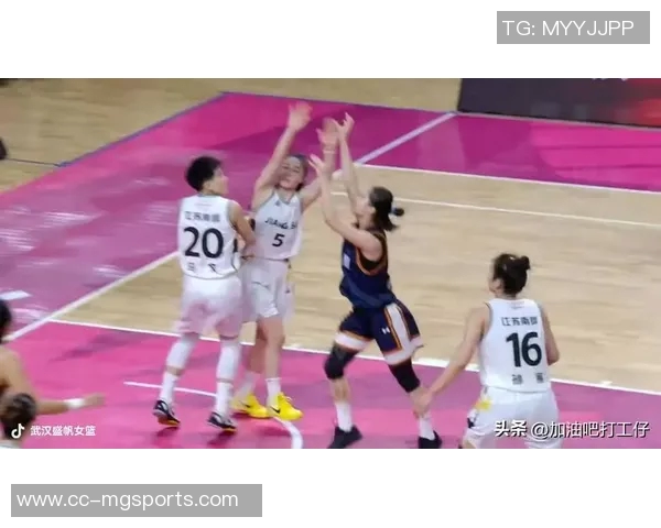 女篮锦标赛第二阶段四川队夺冠江苏武汉分获亚季军荣耀时刻 女篮锦标赛第二阶段四川队夺冠江苏武汉分获亚季军荣耀时刻