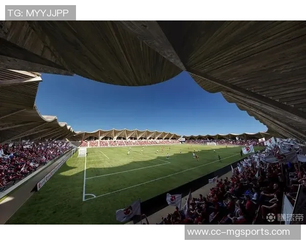 熊类踪迹现身草坪日本J3福岛联决定暂停球迷参观活动 熊类踪迹现身草坪日本J3福岛联决定暂停球迷参观活动