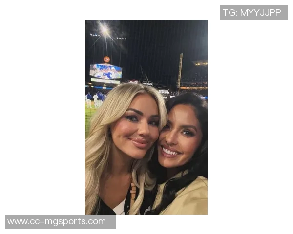 瓦妮莎携女儿观赛道奇不敌对手MLB世界大赛G4令人惋惜 瓦妮莎携女儿观赛道奇不敌对手MLB世界大赛G4令人惋惜