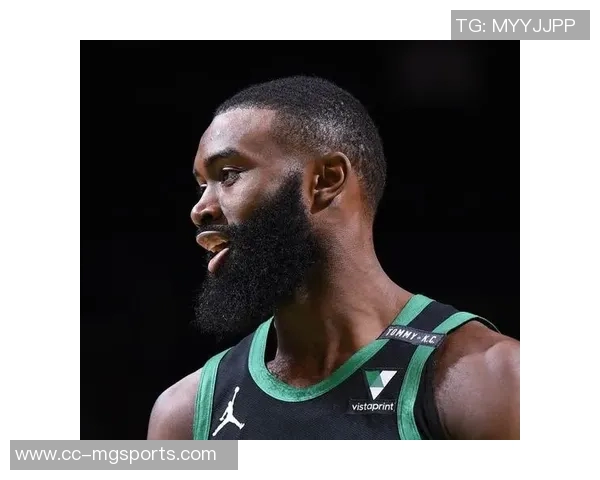 杰伦布朗为何只穿一边袖子想要改变自己的气场与风格