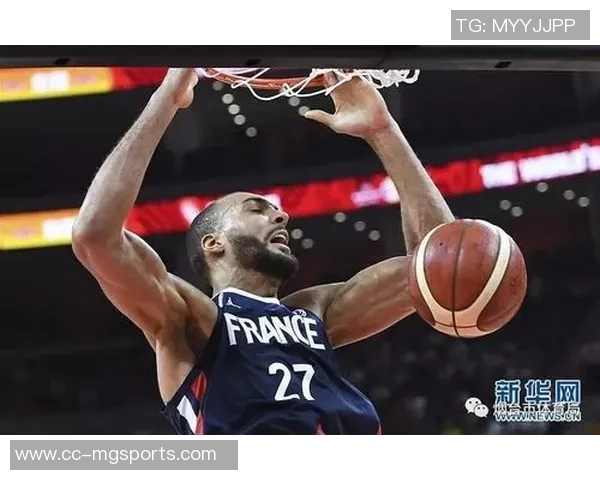 戈贝尔半场表现抢眼7投6中斩获12分7篮板1盖帽多次快攻扣篮展现实力 戈贝尔半场表现抢眼7投6中斩获12分7篮板1盖帽多次快攻扣篮展现实力