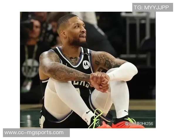 利拉德回母校韦伯州立大学视察篮球赛展现对母校的深厚情感